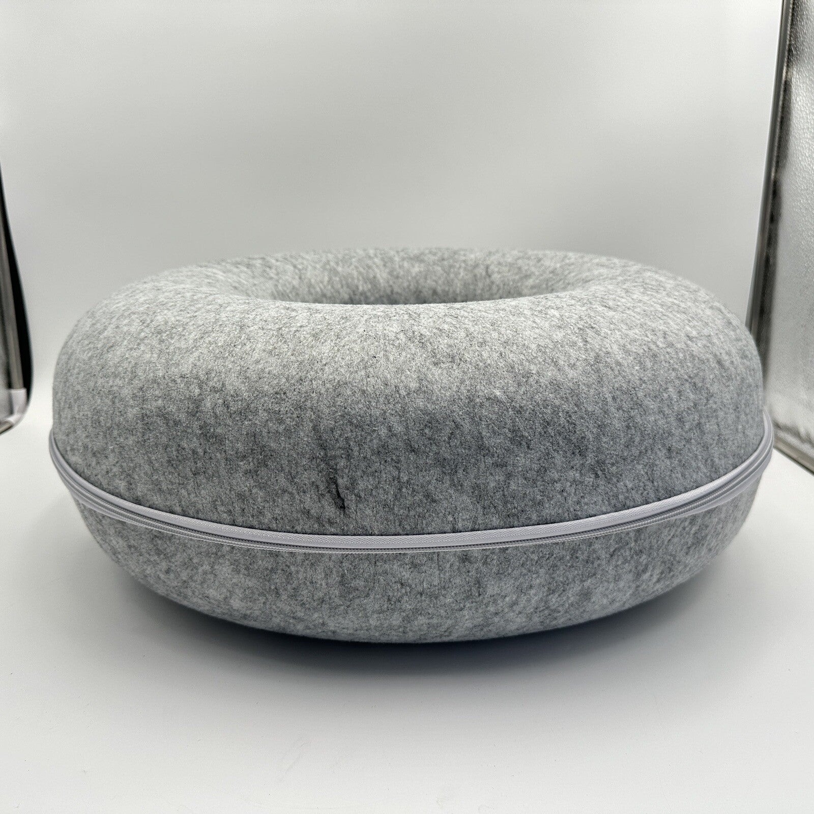 Donut Tunnel Cat Bed zipper detail - durable felt and easy assembly close-up.